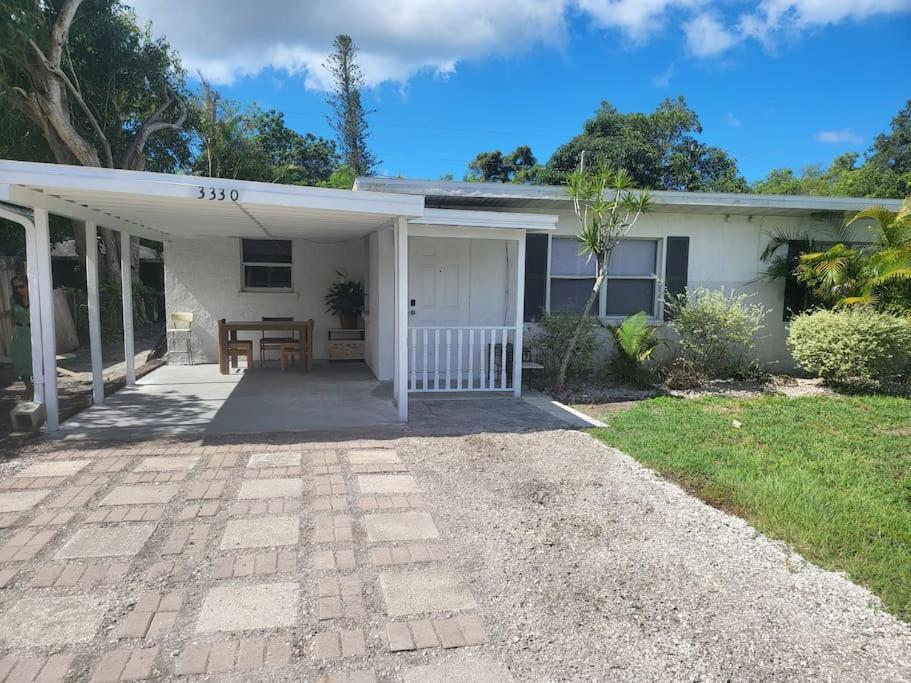 Entire Home By Siesta Key/Closed To Downtown サラソータ エクステリア 写真