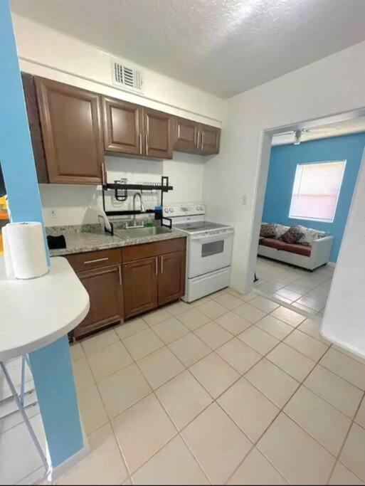 Entire Home By Siesta Key/Closed To Downtown サラソータ エクステリア 写真